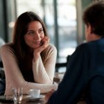 Comment manquer à une femme : les clés pour éveiller son intérêt naturellement