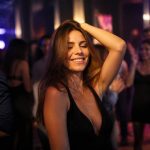 Aller en boite seule : conseils pour faire des rencontres et profiter de sa soirée