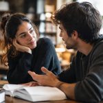 Sapiosexuelle définition : comprendre l’attirance pour l’intelligence